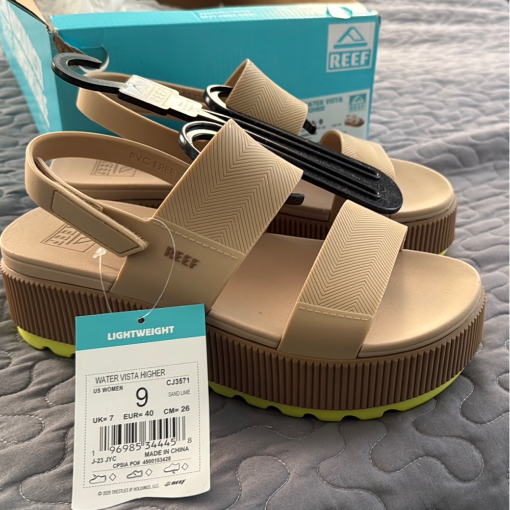 Reef Water Vista Higher  Platform Sandals NIB size 9